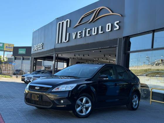 FORD FOCUS 1.6 GLX 16V FLEX 4P MANUAL FORD FOCUS 1.6 GLX 16V FLEX 4P MANUAL